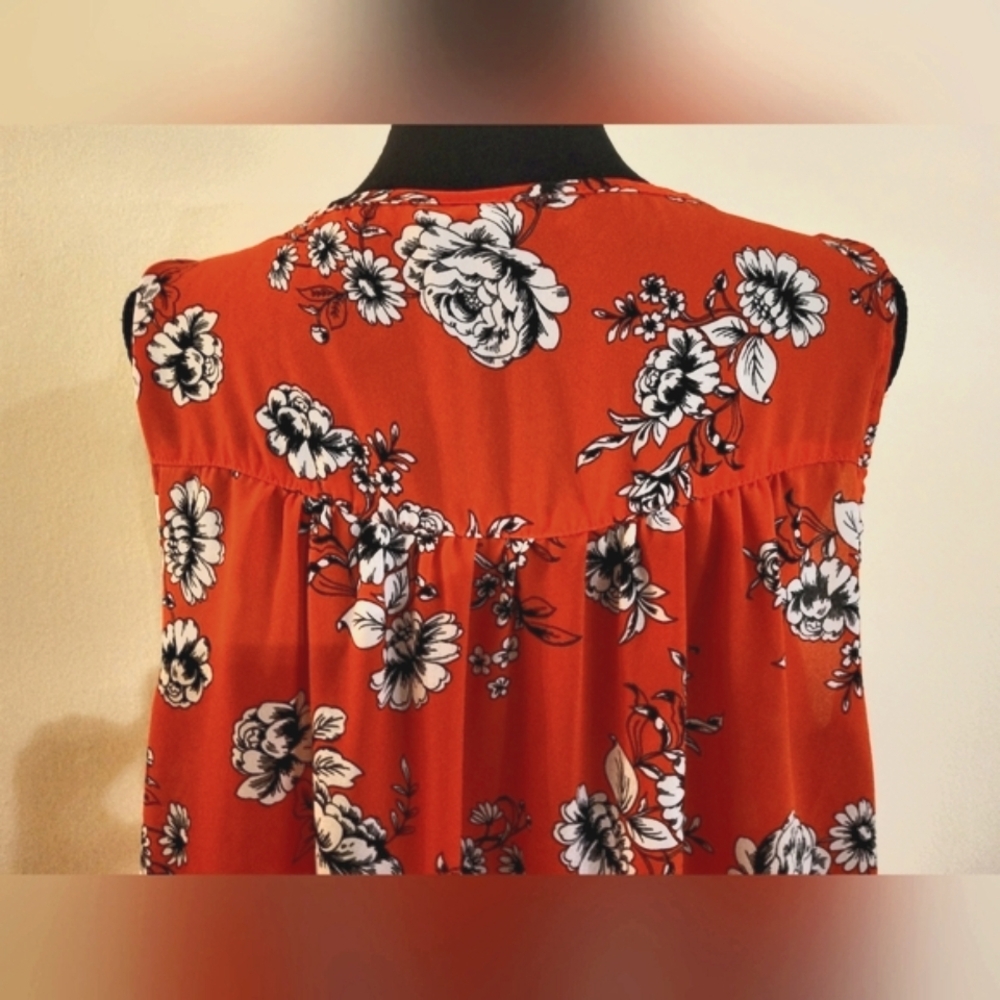 TORRID Red, Black, & White Floral Sleeveless Top (Torrid Size 0/Large) - Picture 11 of 15